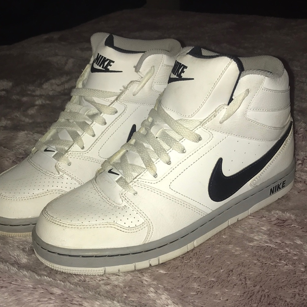 Nike high top white w/ black